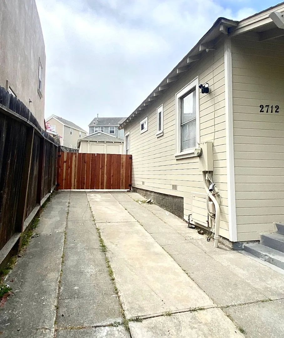 Building Photo - 2712 Cutting Blvd