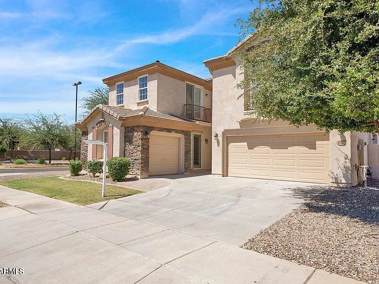 4590 E Waterman St — Photo 1