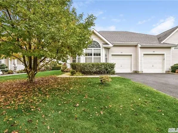 90 Saddle Lakes Dr, Riverhead, NY 11901