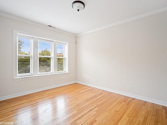 4th image of 3245 N Clifton Ave #N1