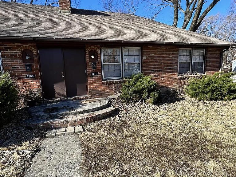 1509-1511 W College Ter — Photo 1