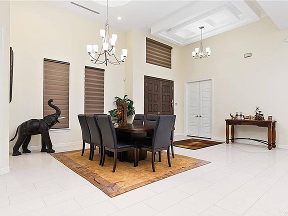 3rd image of 2416 El Encino Dr