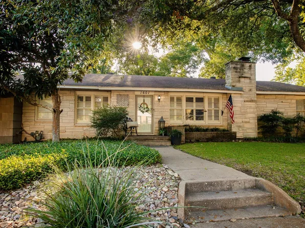 1601 S Chappell Hill St, Brenham, TX 77833