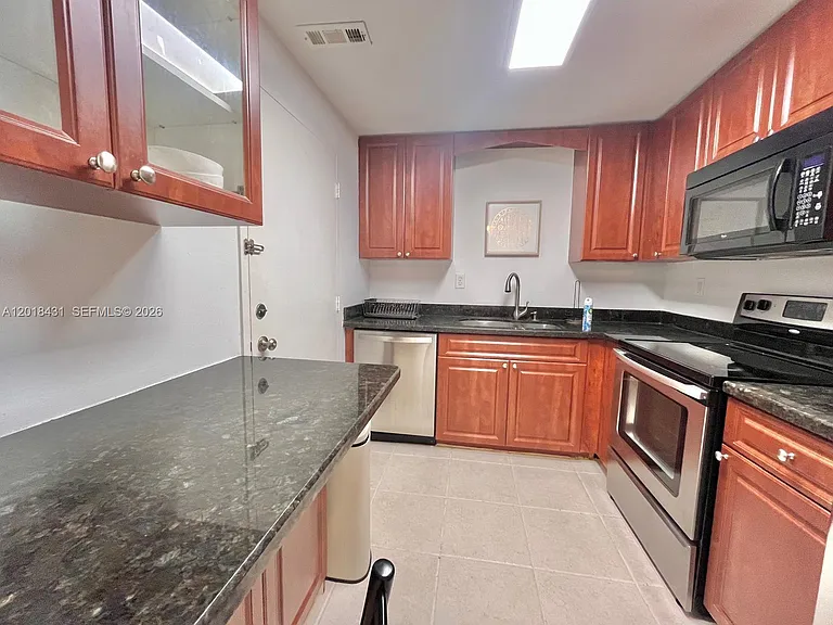 5838 Collins Ave #2D — Photo 10