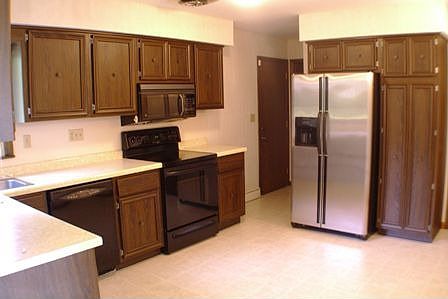 Roomy kitchen w/updated appliances