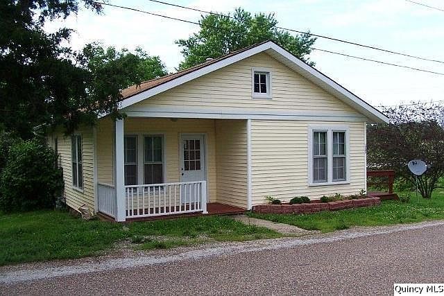 Home for Sale in Barry, IL $34,900