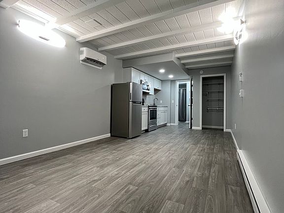 4th image of 77 Kings Hwy #13