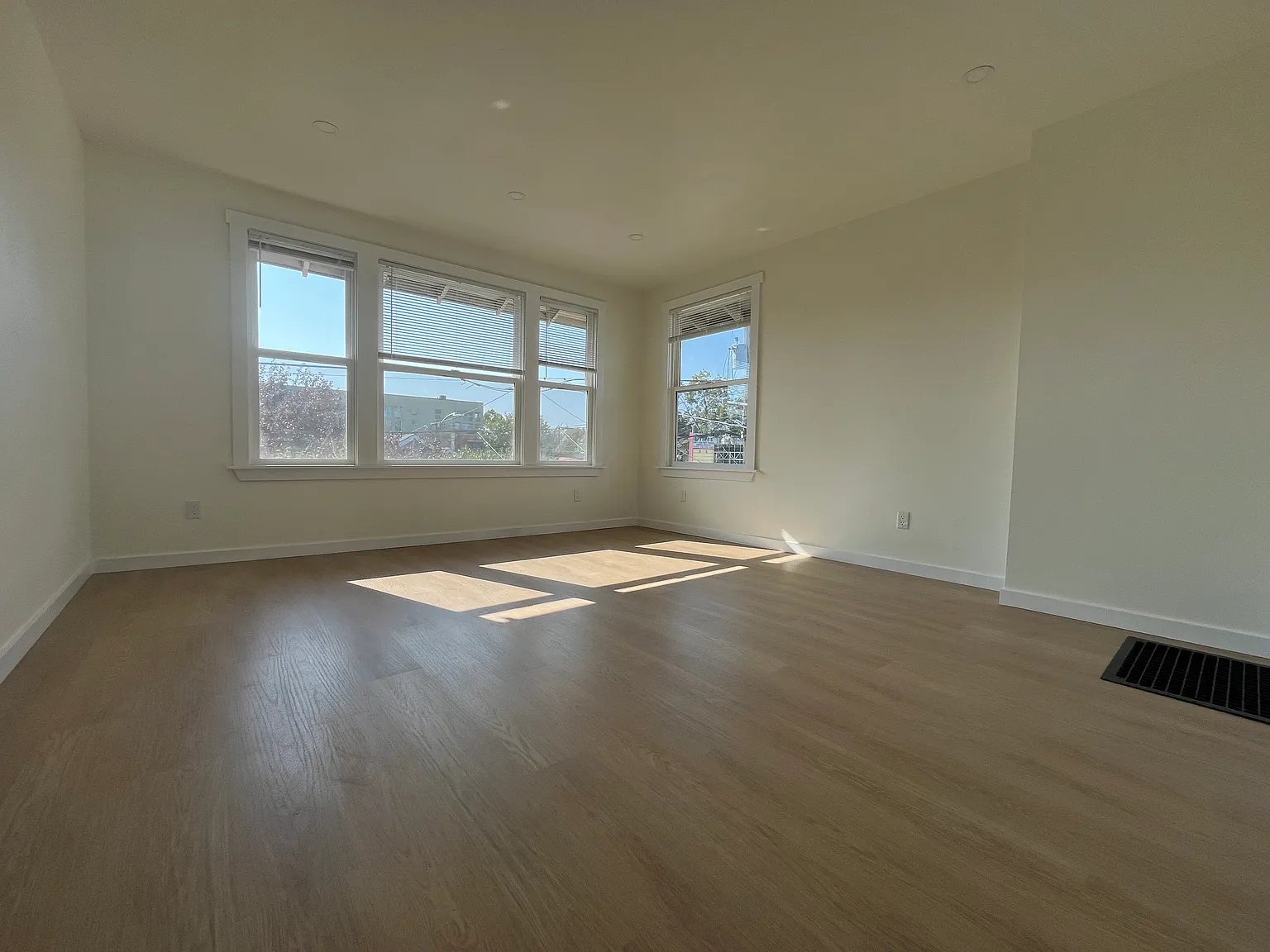 2 bed, 900 sqft, $3,250 — Photo 4