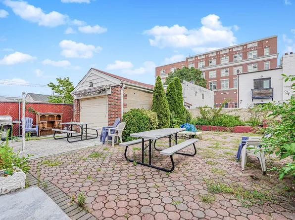 2421 West 1st Street image 6 of 30