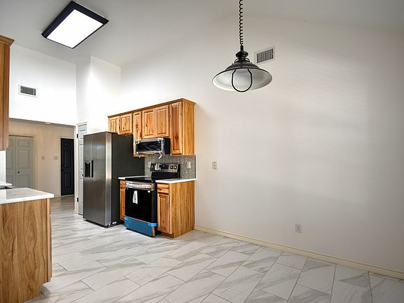 2nd image of 2305 Mesa Park Dr