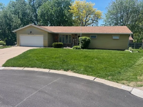 4110 Keeneland Ct, Bettendorf, IA 52722