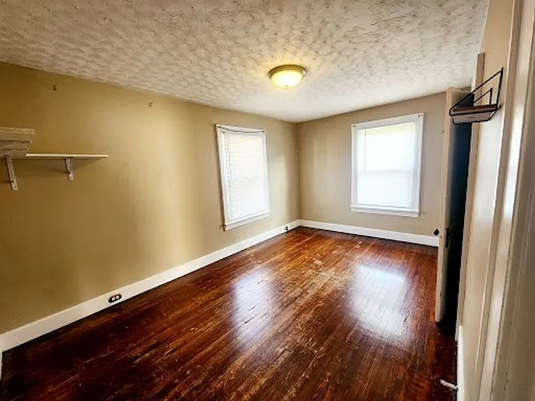 305 Lyndhurst St — Photo 16