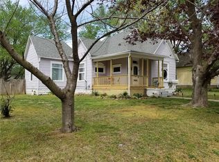 606 S Ash St, Nevada, MO 64772