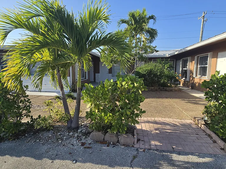 1019 SE 3rd St #3 — Photo 1