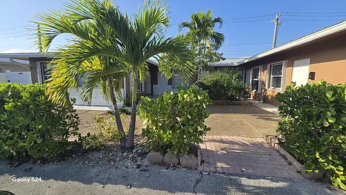 1019 SE 3rd St #3 Photo 1