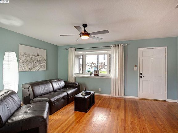 3rd image of 7674 Jasmine Ct