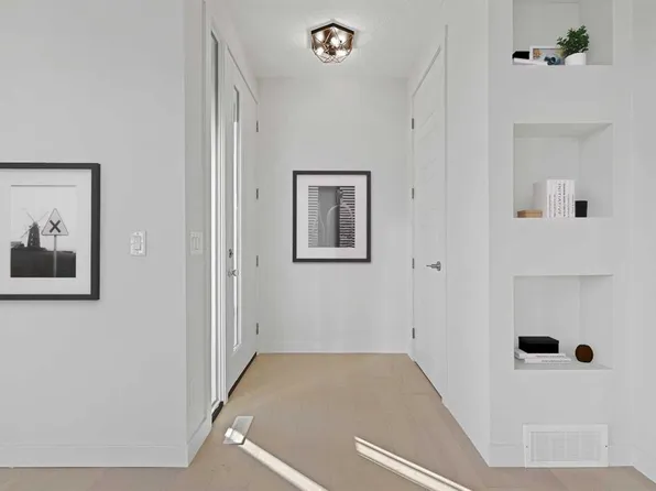 275 N Waterford Hts, Chestermere, AB T1X 2M7