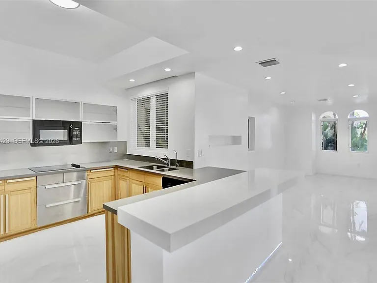 21032 NE 32nd Ave — Photo 4