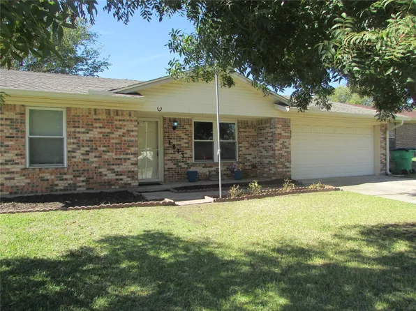 1813 Arkansas St, Gainesville, TX 76240