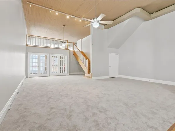 712 Francis St APT A, Saint Joseph, MO 64501