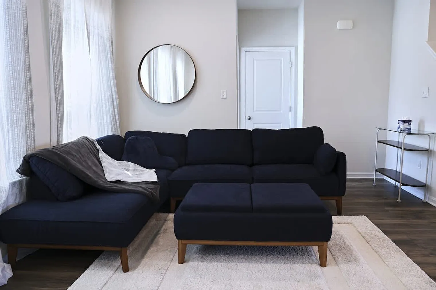 3 bed, 3.0 bath, 2464 sqft, $6,163 — Photo 4