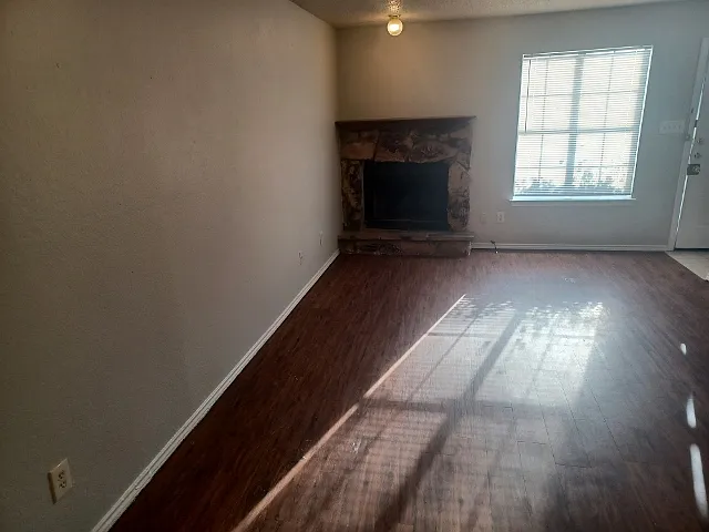 2 bed, 1.5 bath, 1040 sqft, $1,395 — Photo 4