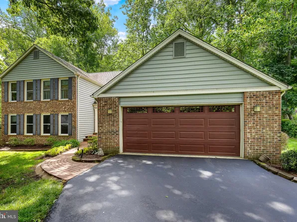 5107 Brentwood Farm Dr, Fairfax, VA 22030