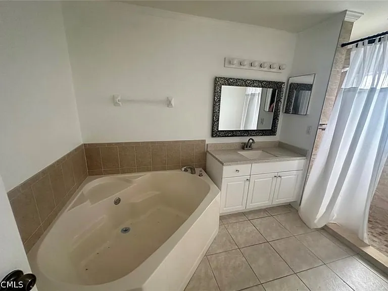 2115 NW 19th Ave — Photo 12
