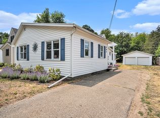 207 S Lake Ave, Spring Lake, MI 49456