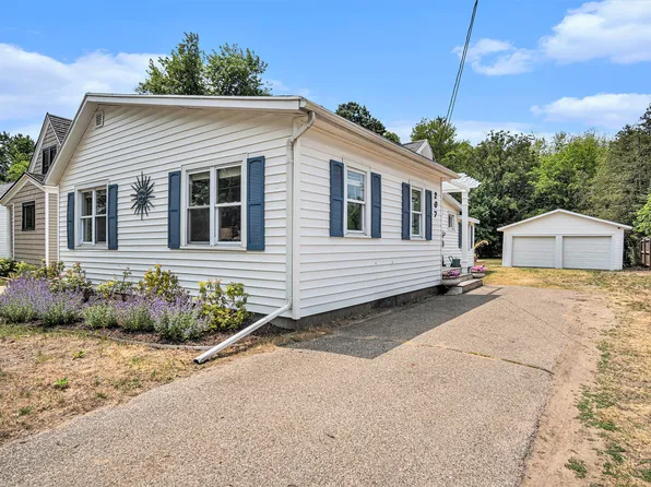 207 S Lake Ave, Spring Lake, MI 49456