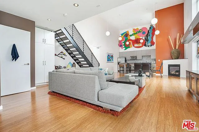 7062 Hawthorn Ave #305 — Photo 6