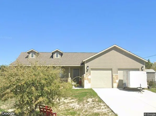 1435 Cottonwood Rd, Fischer, TX 78623