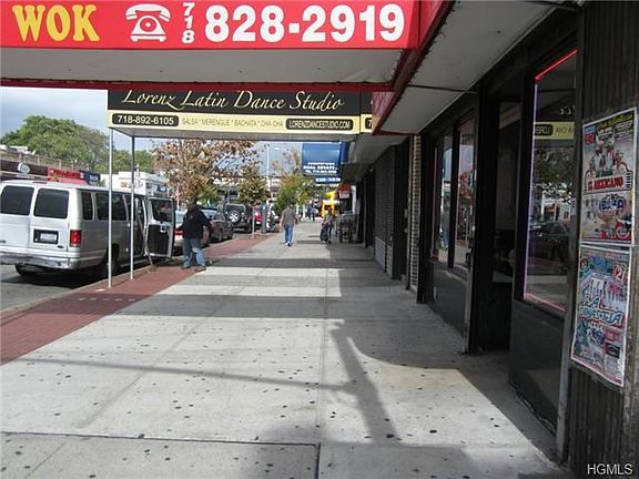 Walking Distance 6 Train & 22 Bus Castlehill Shopping Area