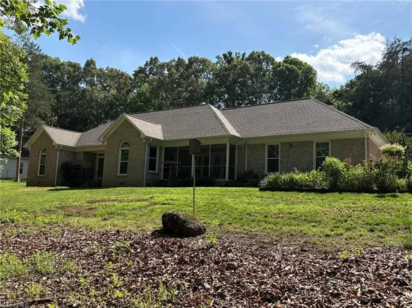 221 Redfield Rd, Mocksville, NC 27028