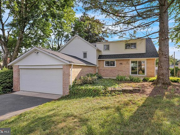 4th image of 2203 Burkey Dr