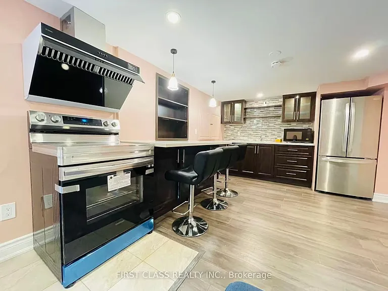 2100 Dunvegan Ave #BASEMENT — Photo 4