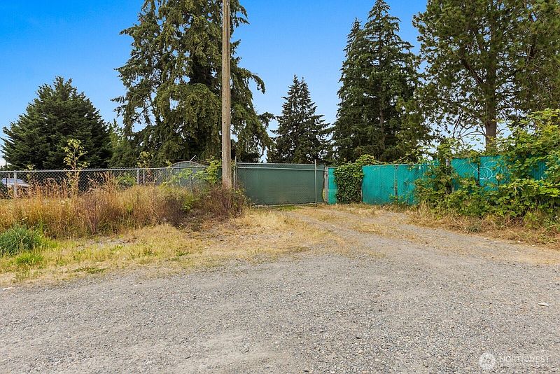 3rd image of 8632 & 8628 S C Street