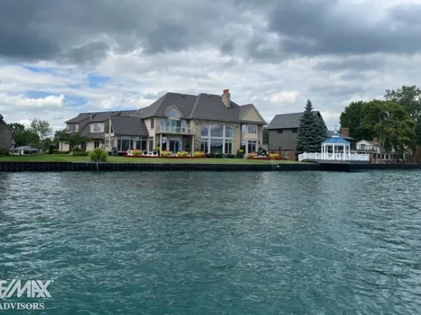 501 Lathrop St, Algonac, MI 48001