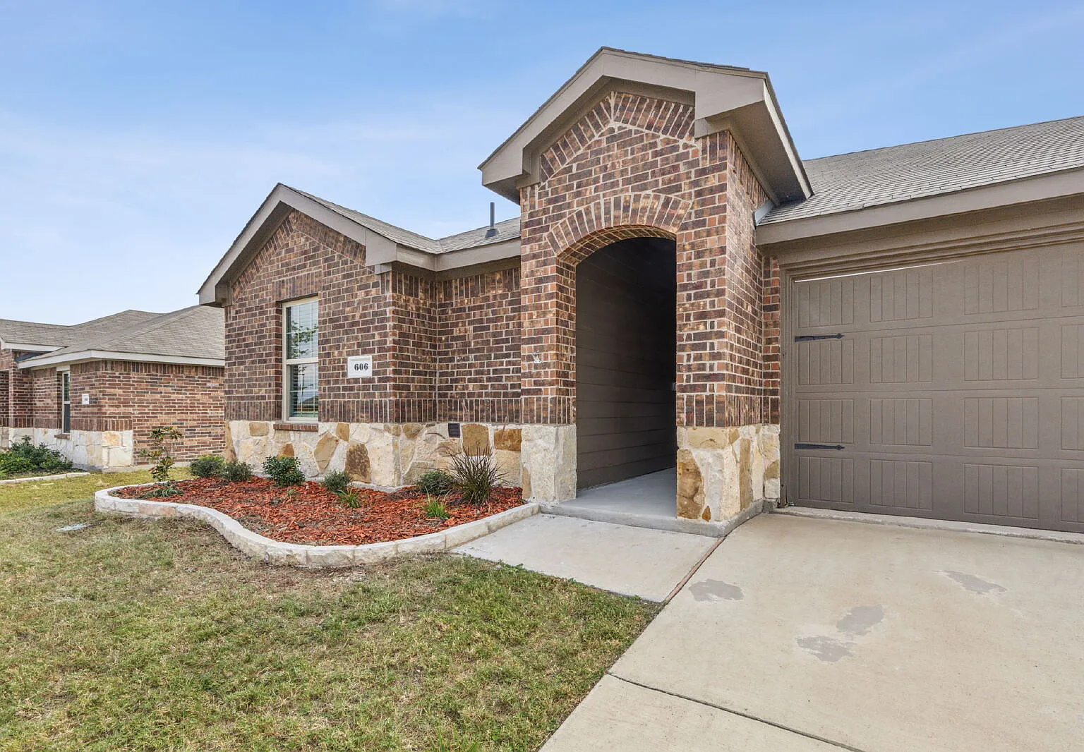 3 bed, 2.0 bath, 1310 sqft, $1,800 — Photo 3