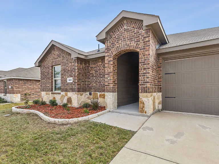 606 Wrangler Dr — Photo 3