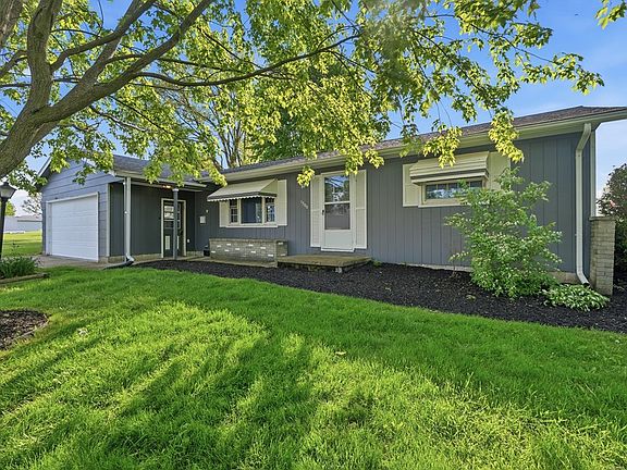 3rd image of 1300 Robinhood Dr