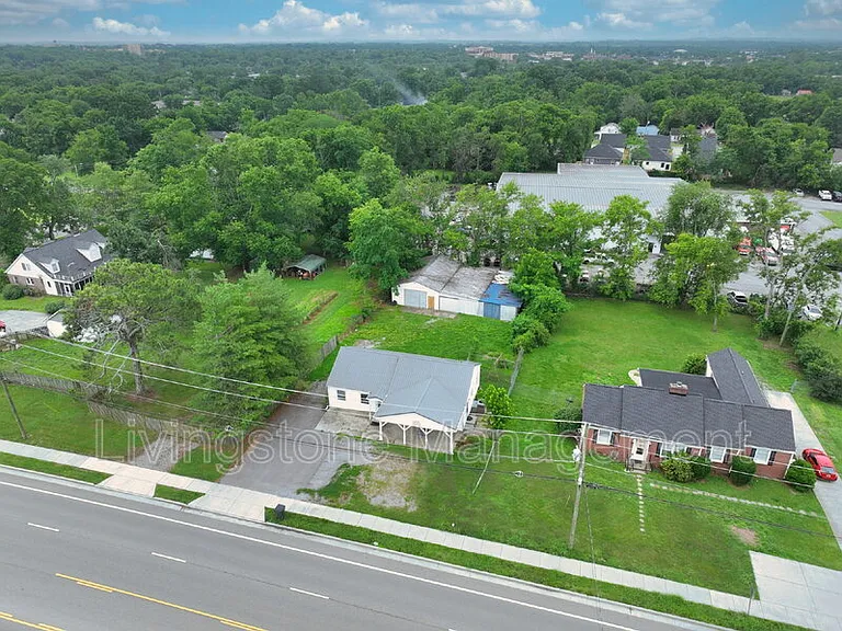872 W Albert Gallatin Ave — Photo 36