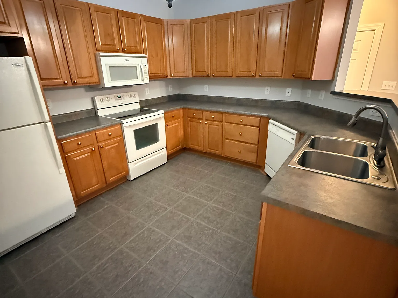 2 bed, 1350 sqft, $1,425 — Photo 2