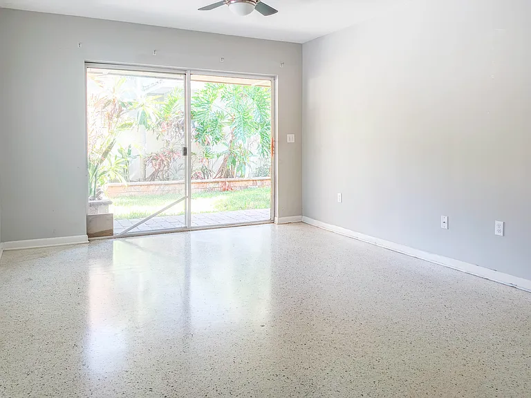 305 S Federal Hwy #1 — Photo 12