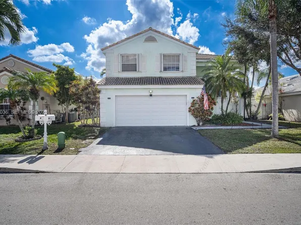 13930 Oak Ridge Dr, Davie, FL 33325