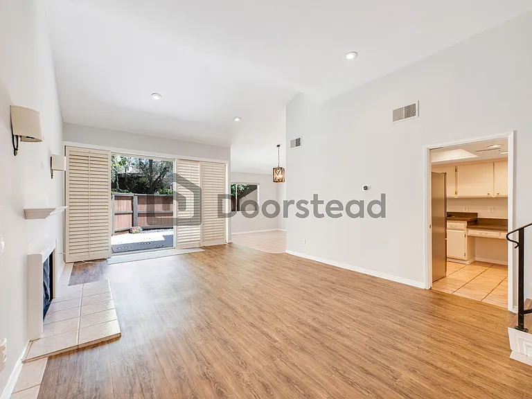 288 S Marengo Ave — Photo 4