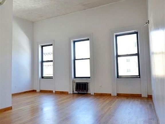3rd image of 650 10th Ave APT 4F