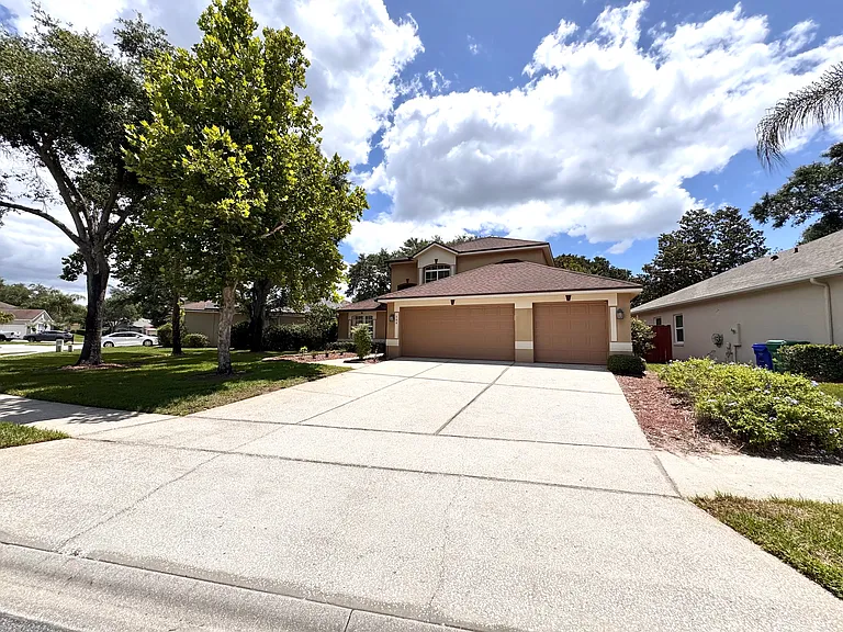 544 Pickfair Ter — Photo 2