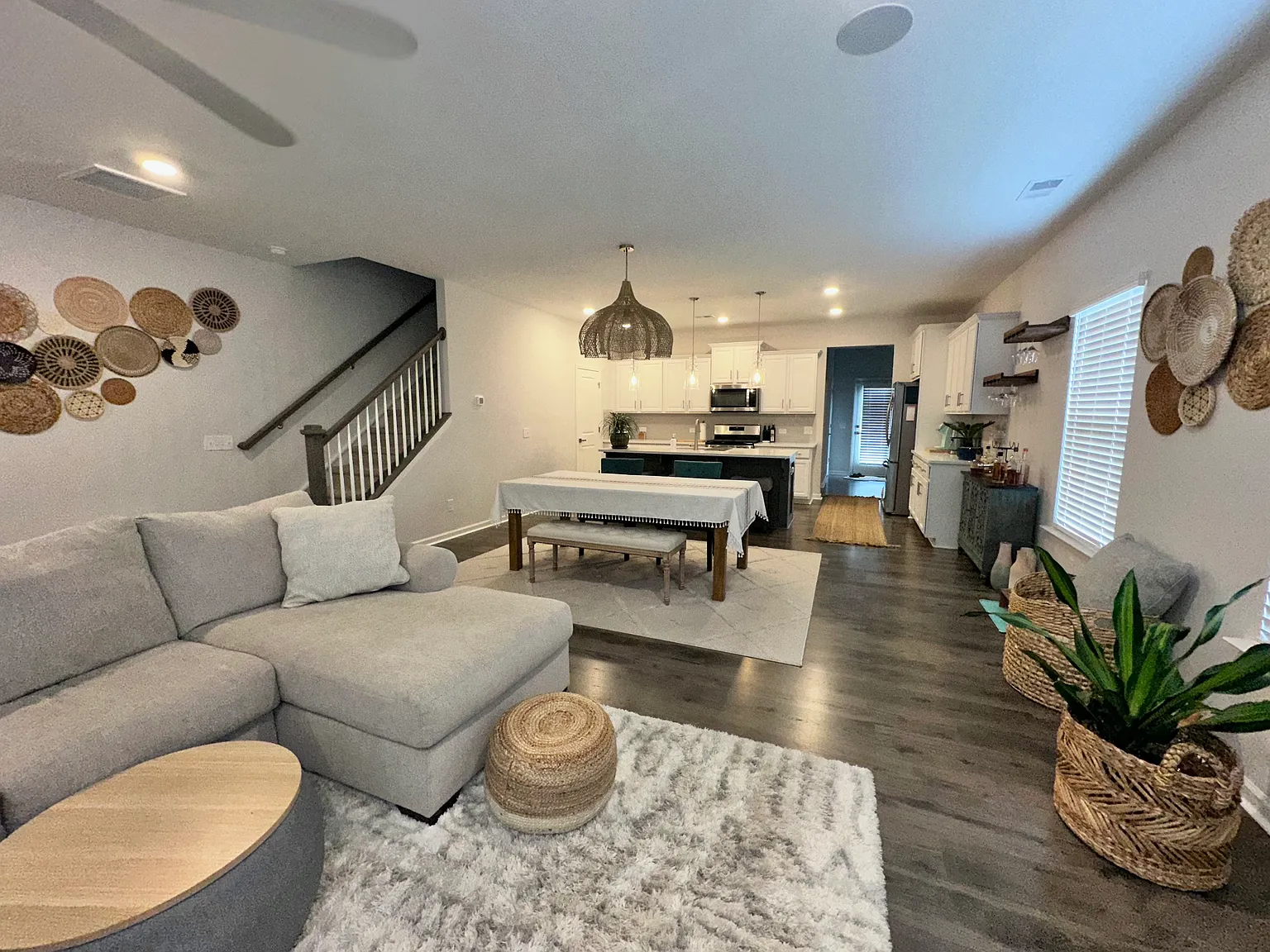 3 bed, 2.5 bath, 1860 sqft, $2,500 — Photo 4