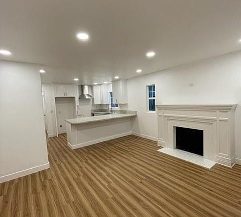 Open concept livingroom/dinning room /kitchen